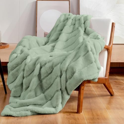 Cozy Bliss Faux Fur Throw Blanket - Green 50x60 Inches